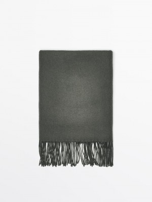 Massimo Dutti Wool Fringed Women Scarf Dark Green | US-BA9217635