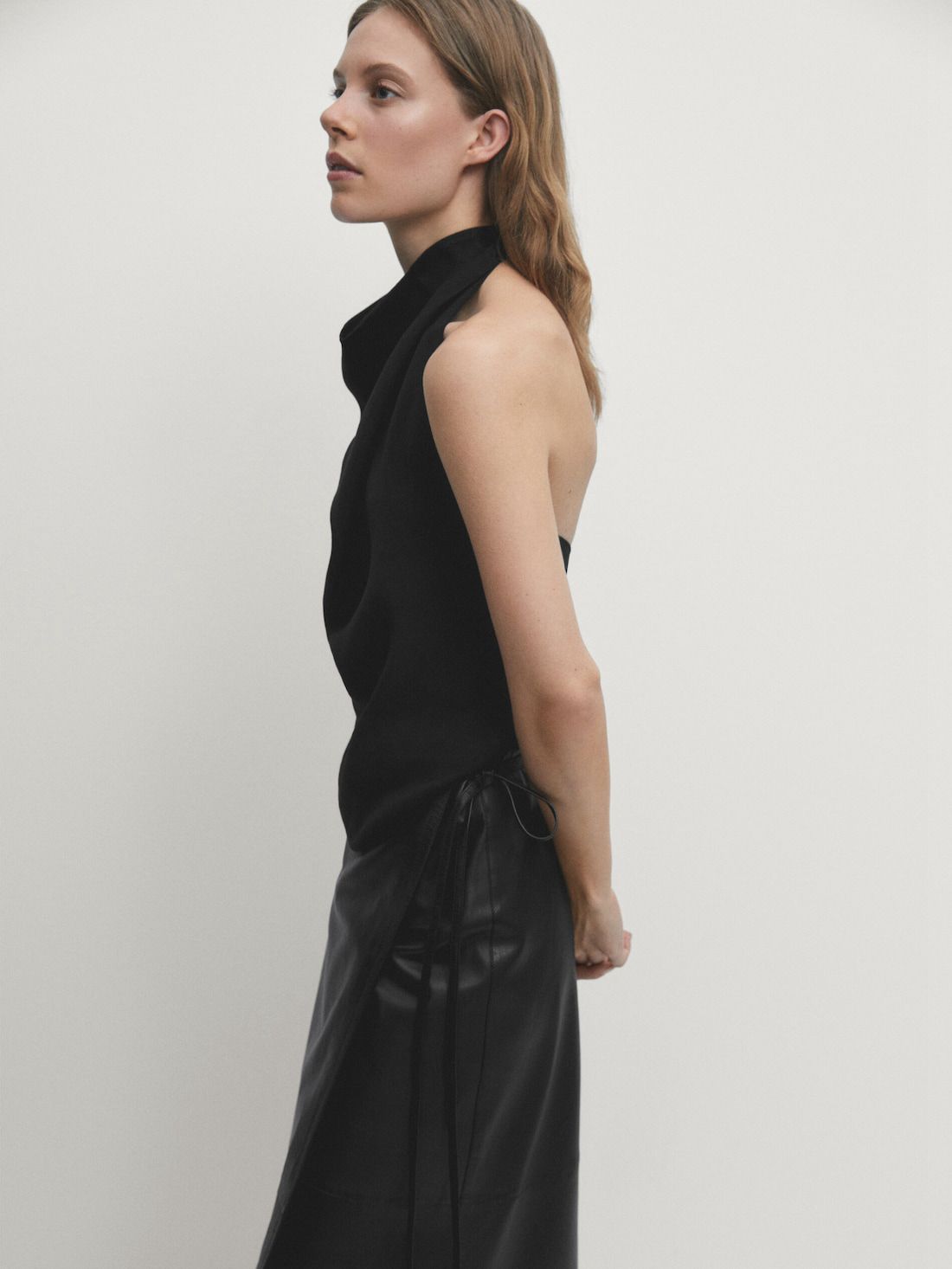 Massimo Dutti Halter With Gathered Detail Women Top Black | US-NF6209753