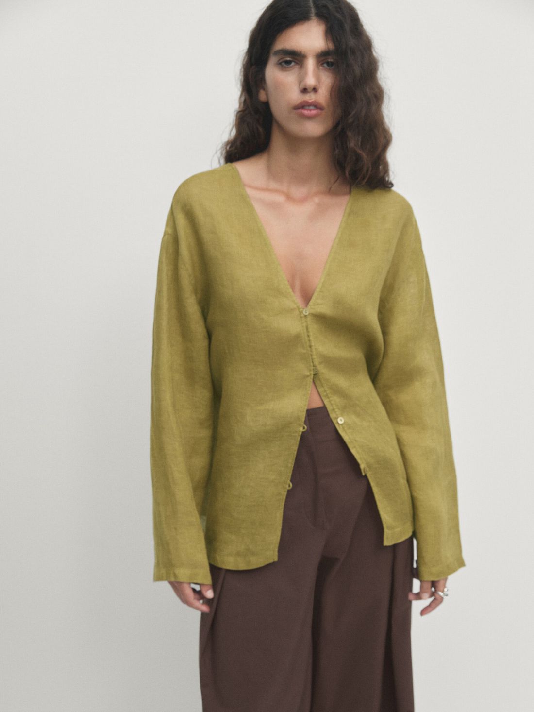 Massimo Dutti Linen Oversize With Low-cut Back Women Blouse Olive | US-HV6987235